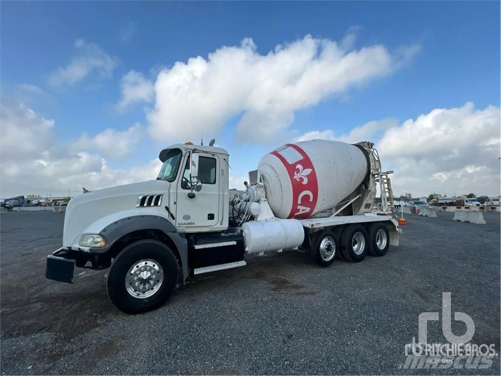 Mack GU813 Betonkeverők/Betonpumpák