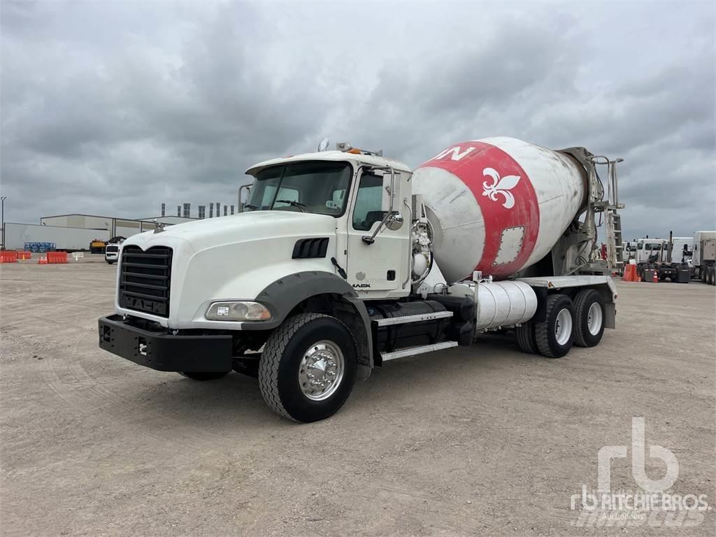 Mack GU813 Betonkeverők/Betonpumpák
