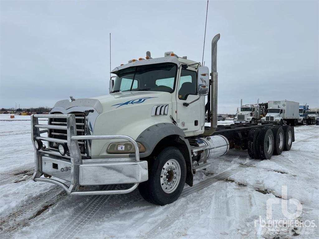 Mack GU814 Fülkés alváz