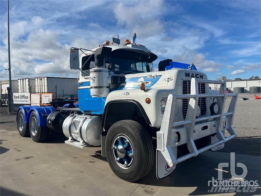 Mack R688RS Fülkés alváz
