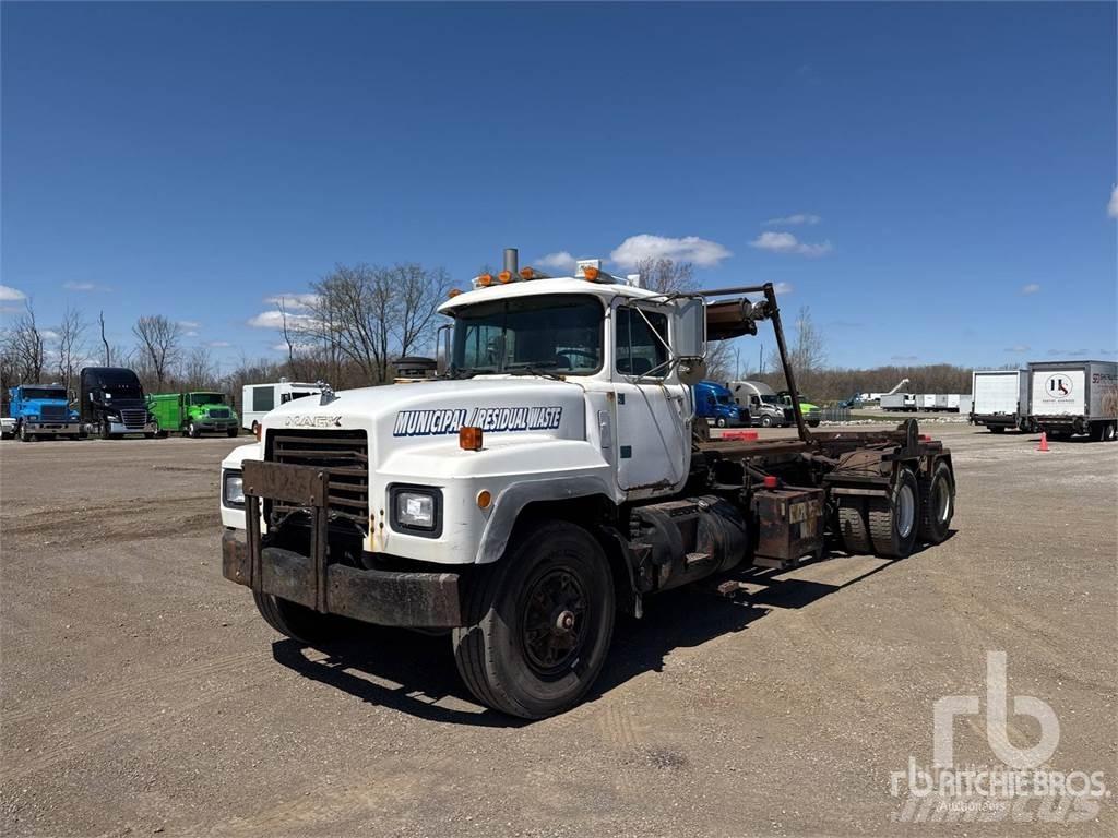 Mack RD688S Multifunkciós teherautók
