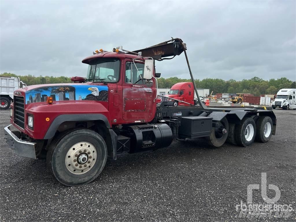 Mack RD688S Multifunkciós teherautók