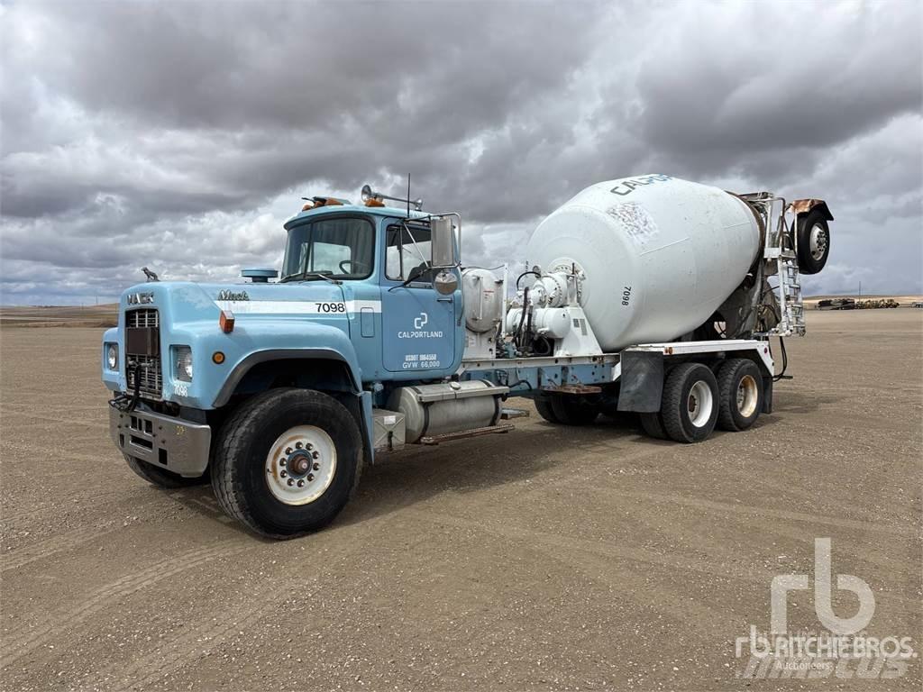 Mack RD690S Betonkeverők/Betonpumpák
