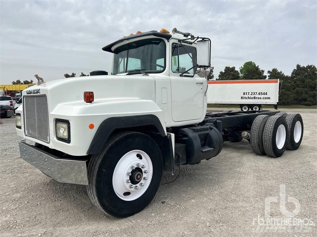 Mack RD690S Fülkés alváz