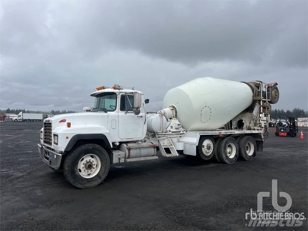 Mack RD690S Betonkeverők/Betonpumpák