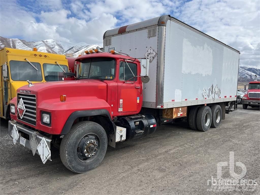 Mack RD69OS Transporterek