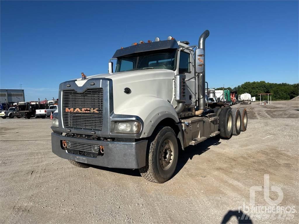Mack TD713 Nyergesvontatók