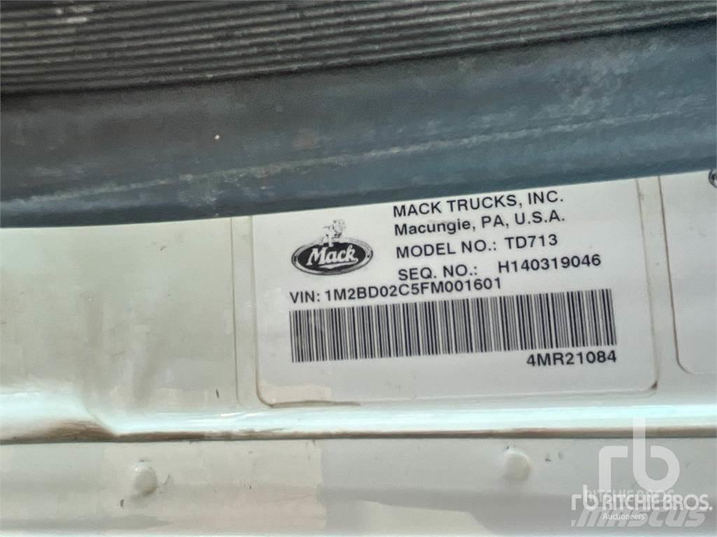 Mack TD713 Nyergesvontatók