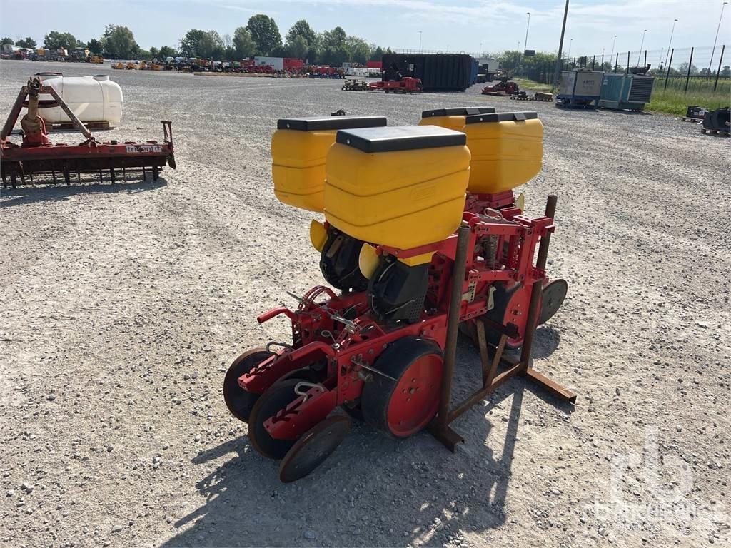 MaterMacc 8230 Szemenként vetőgépek