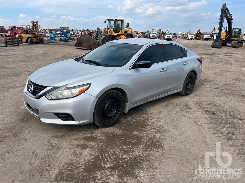 Nissan ALTIMA Kistehergépjárművek