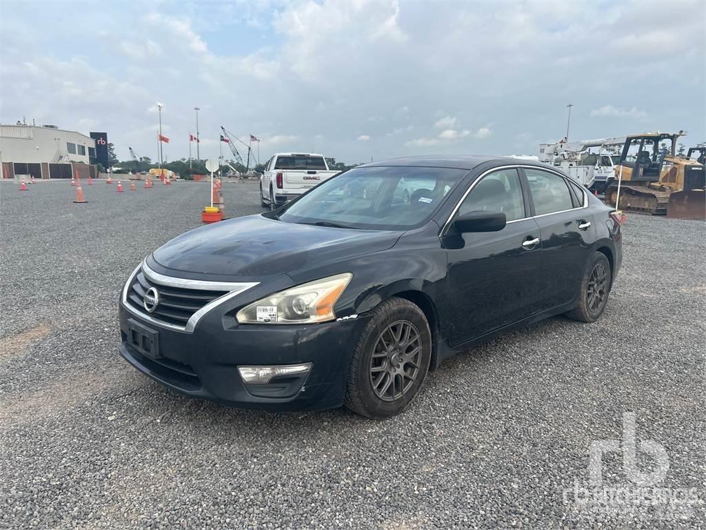 Nissan ALTIMA Kistehergépjárművek