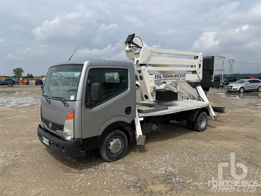 Nissan CABSTAR Pótkocsira szerelt emelők és állványok
