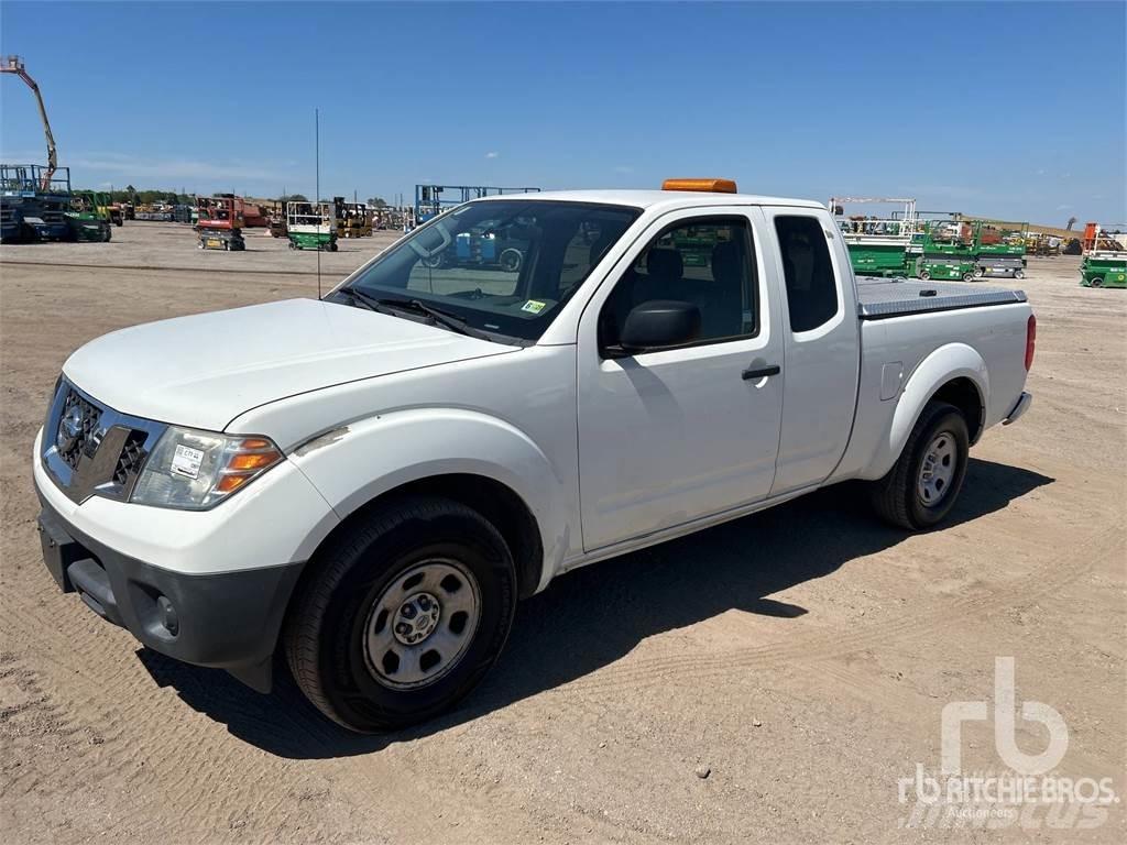 Nissan FRONTIER Kis teherszállító/Platós kocsi