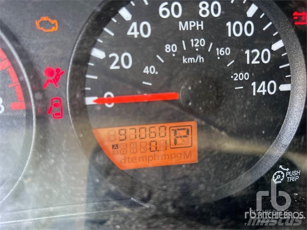Nissan FRONTIER Kis teherszállító/Platós kocsi