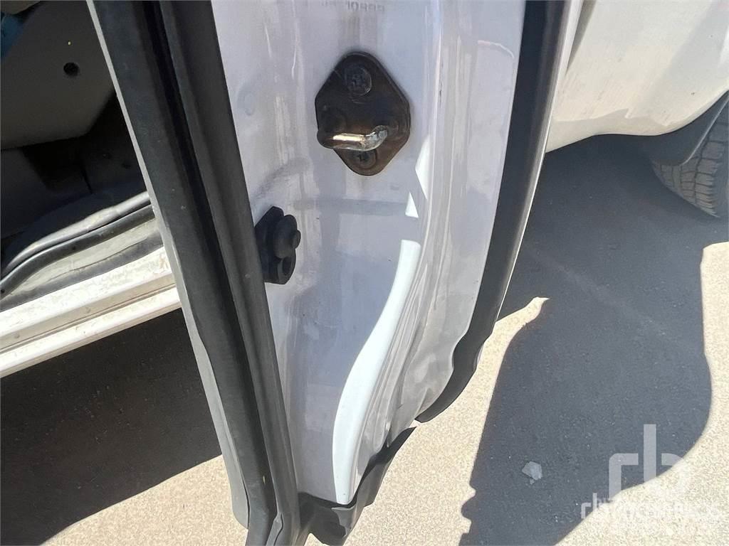 Nissan FRONTIER Kis teherszállító/Platós kocsi
