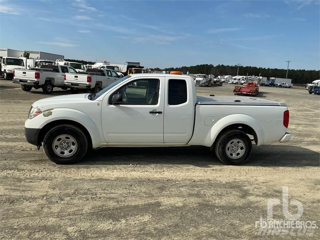 Nissan FRONTIER Kis teherszállító/Platós kocsi