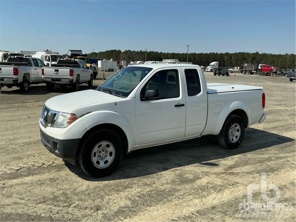Nissan FRONTIER Kis teherszállító/Platós kocsi