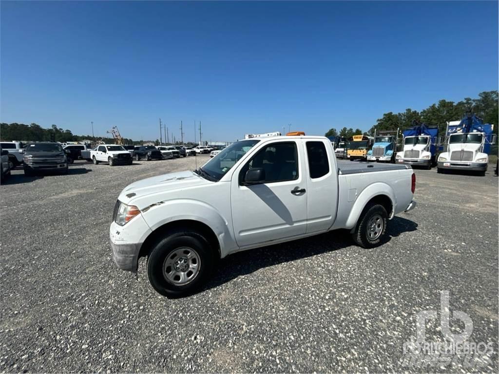 Nissan FRONTIER Kis teherszállító/Platós kocsi