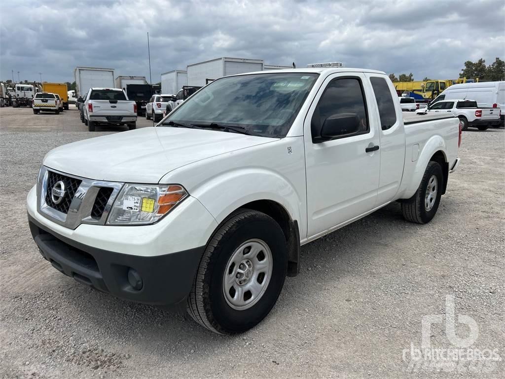 Nissan FRONTIER Kis teherszállító/Platós kocsi