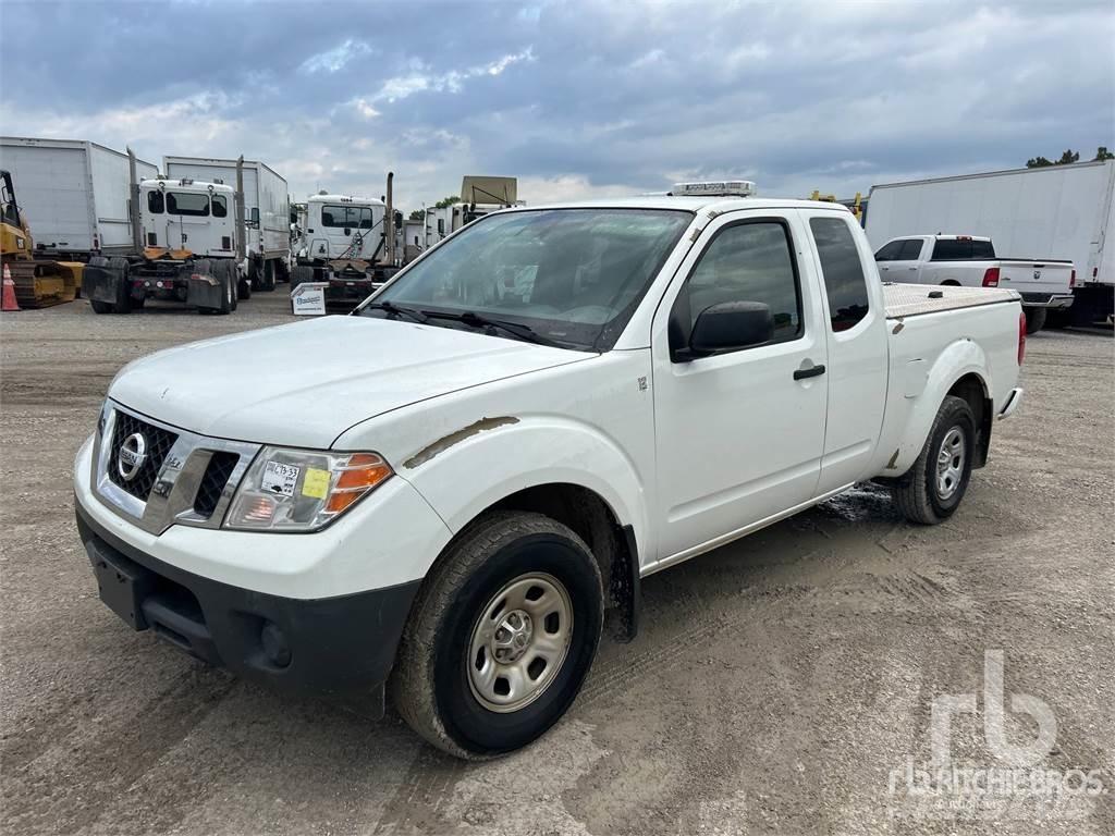 Nissan FRONTIER Kis teherszállító/Platós kocsi