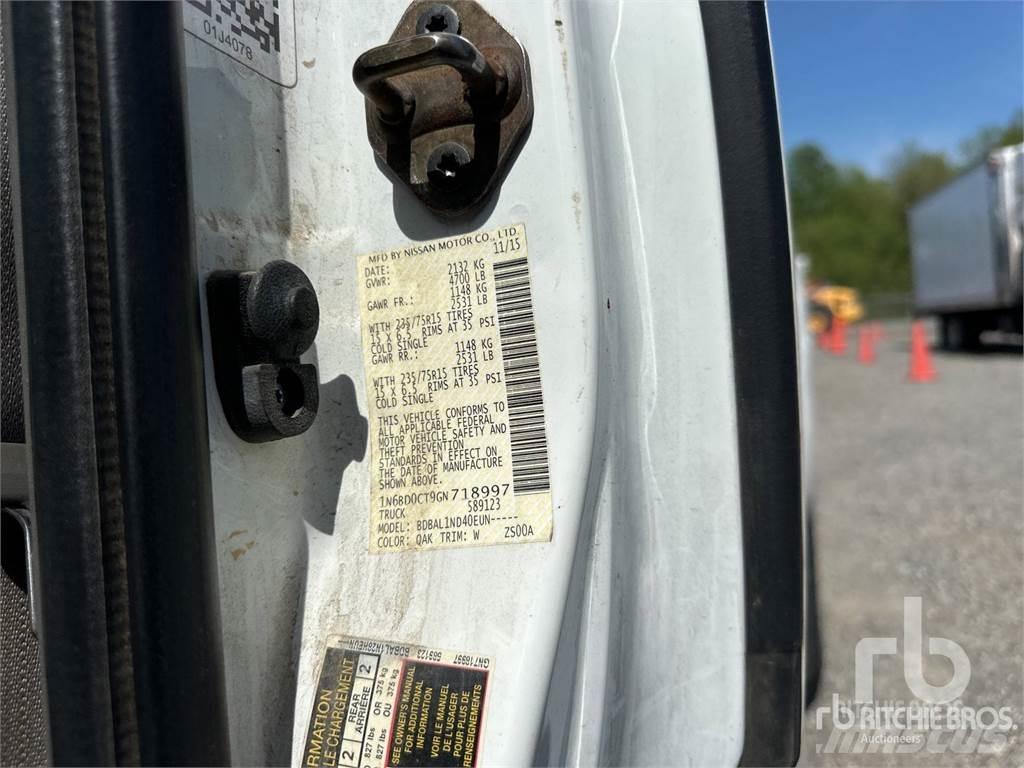 Nissan FRONTIER Kis teherszállító/Platós kocsi