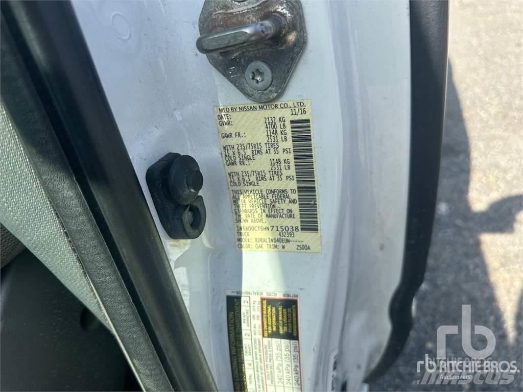 Nissan FRONTIER Kis teherszállító/Platós kocsi
