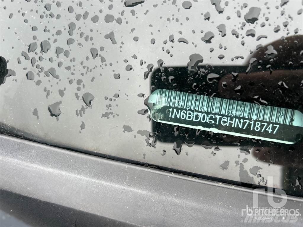 Nissan FRONTIER Kis teherszállító/Platós kocsi