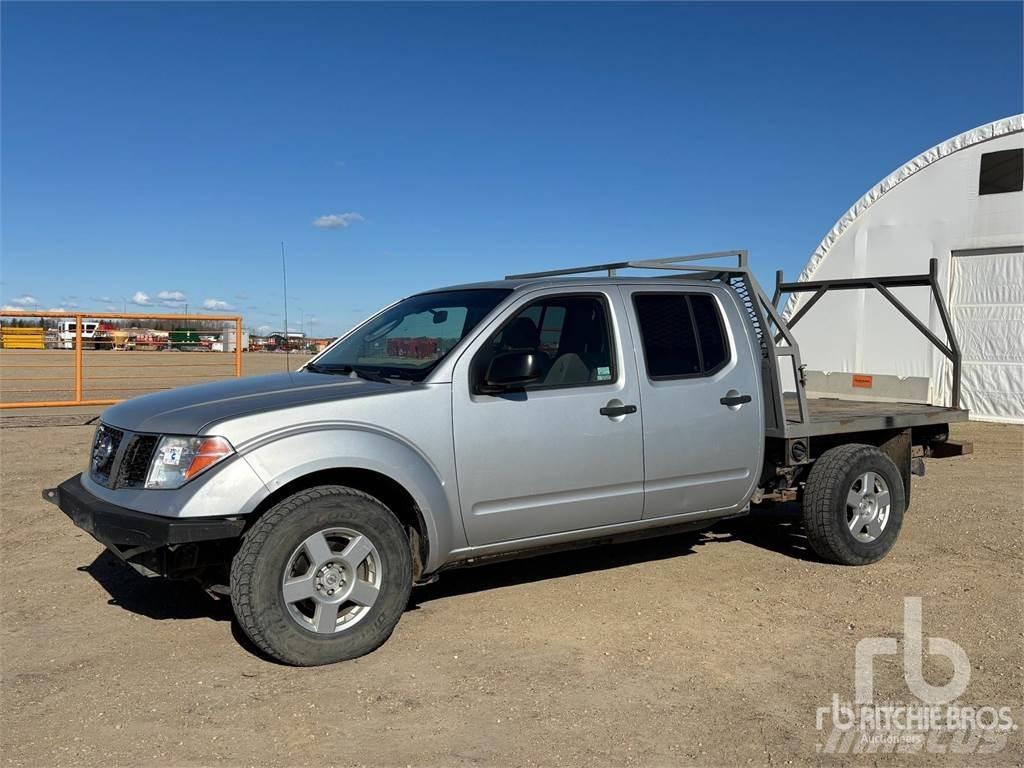 Nissan FRONTIER Platós / Ponyvás teherautók