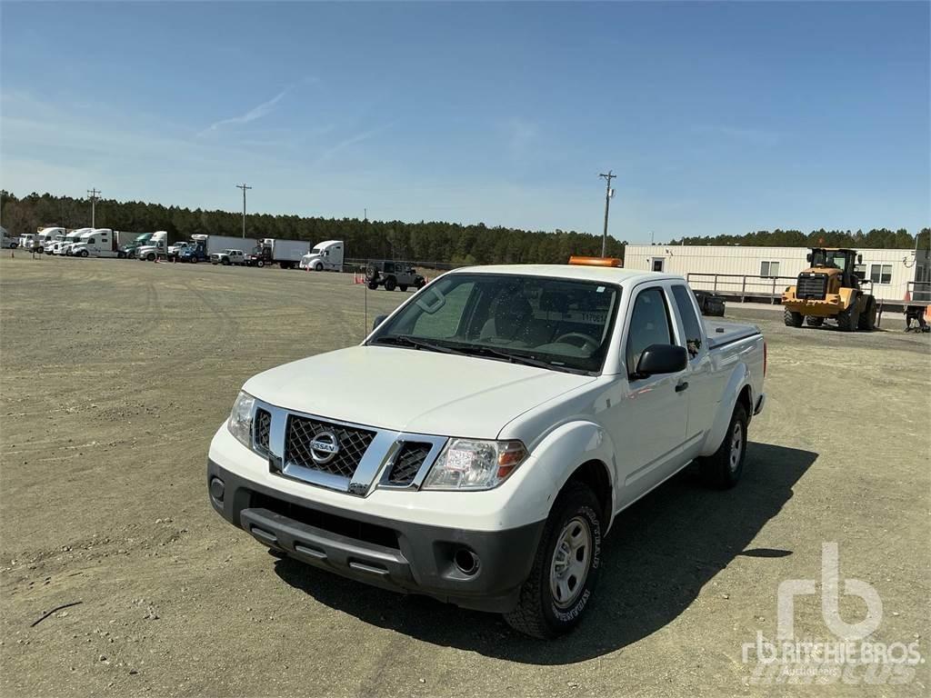 Nissan FRONTIER Kis teherszállító/Platós kocsi