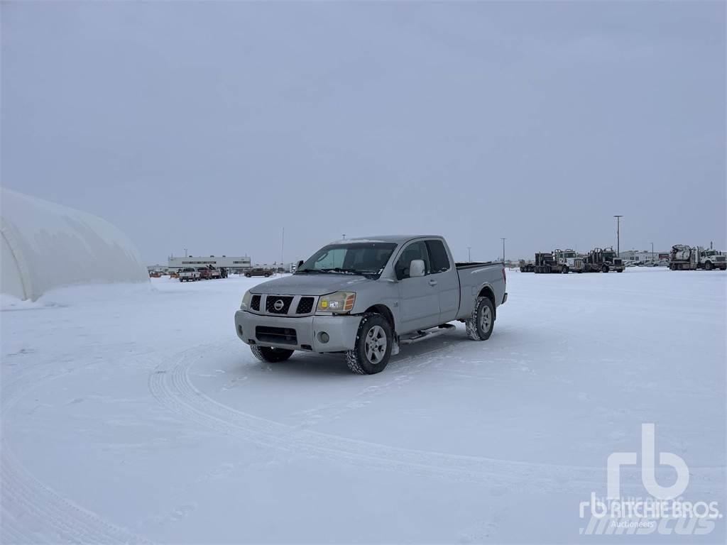 Nissan TITAN Kis teherszállító/Platós kocsi