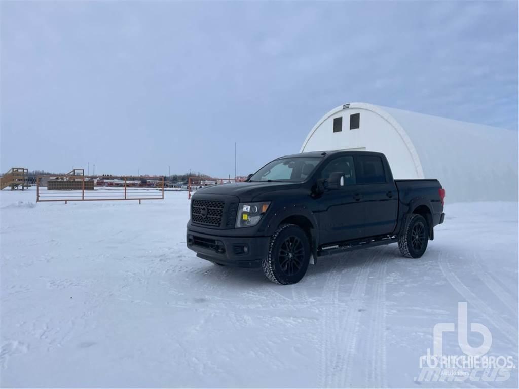 Nissan TITAN Kis teherszállító/Platós kocsi