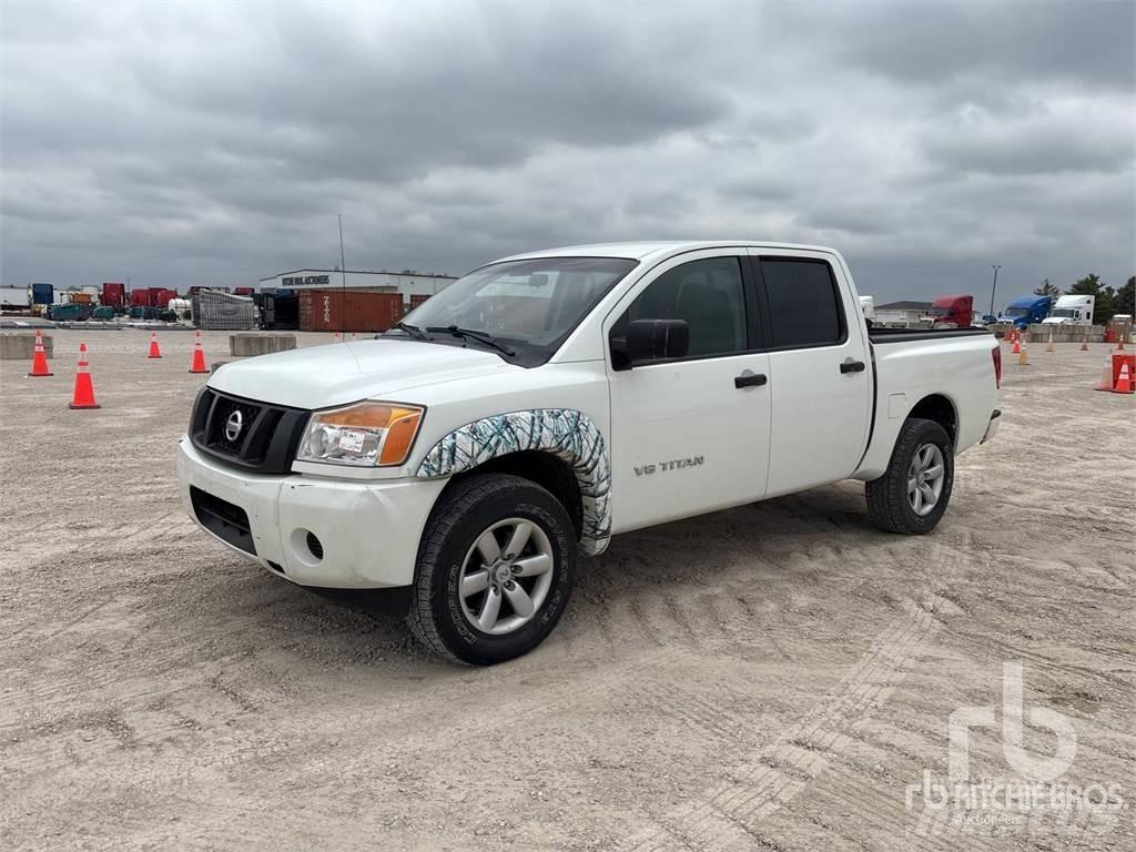 Nissan TITAN Kis teherszállító/Platós kocsi