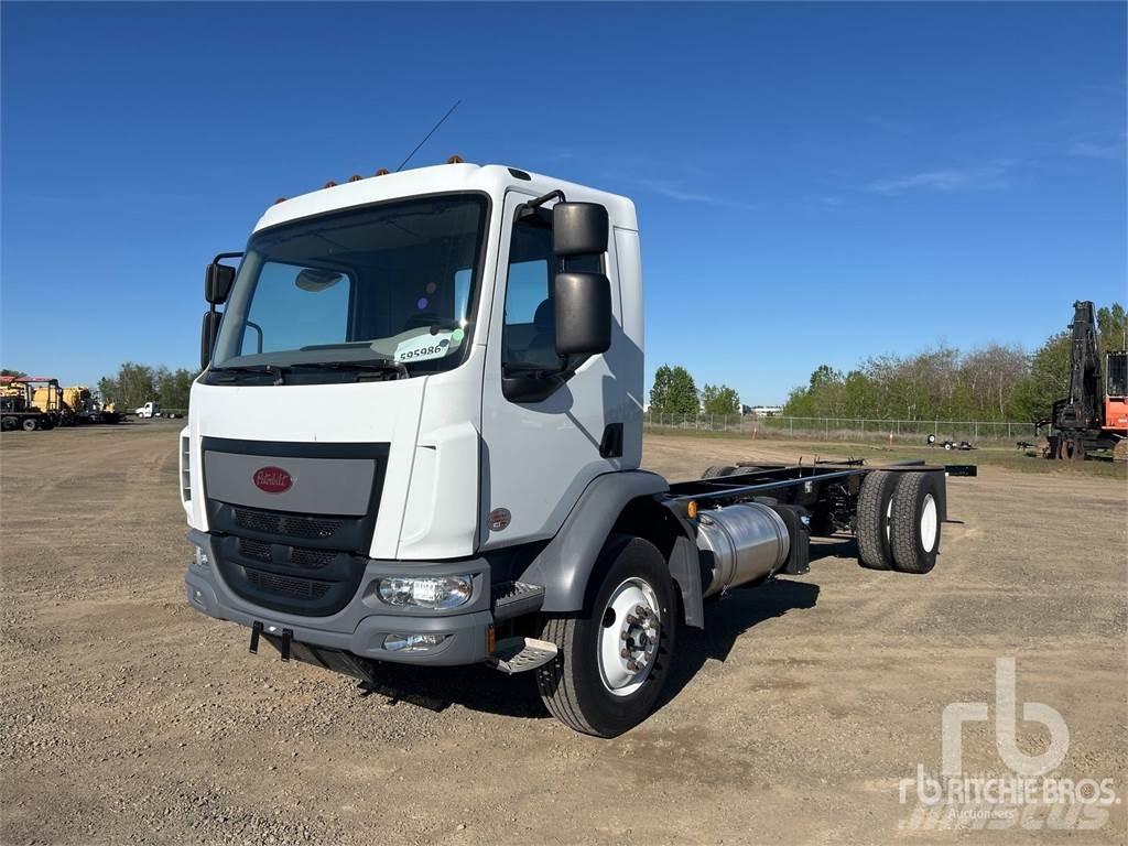 Peterbilt 220 Fülkés alváz
