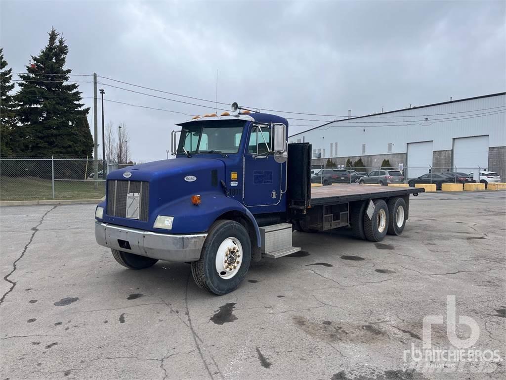 Peterbilt 330 Platós / Ponyvás teherautók