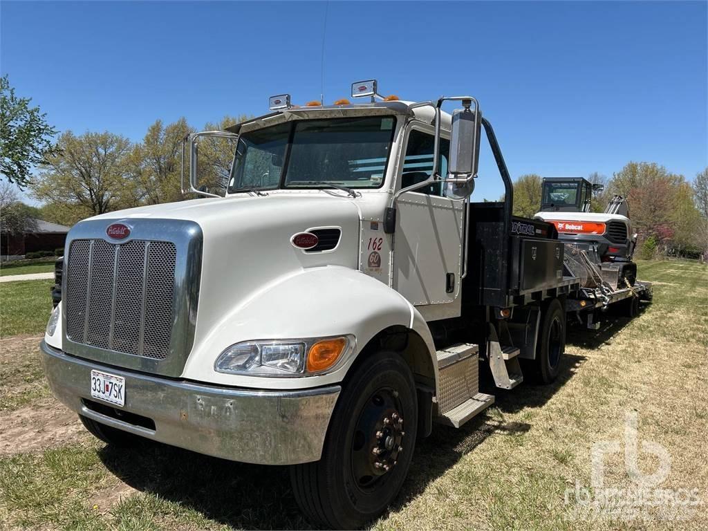 Peterbilt 335 Platós / Ponyvás teherautók