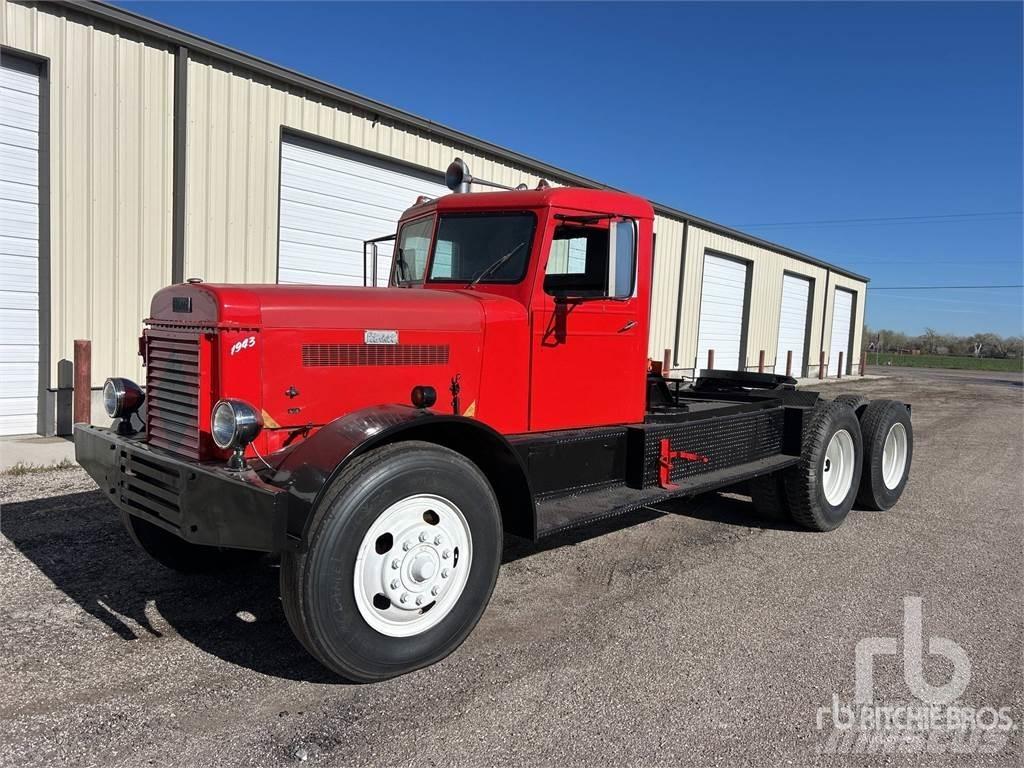 Peterbilt 354DT Nyergesvontatók