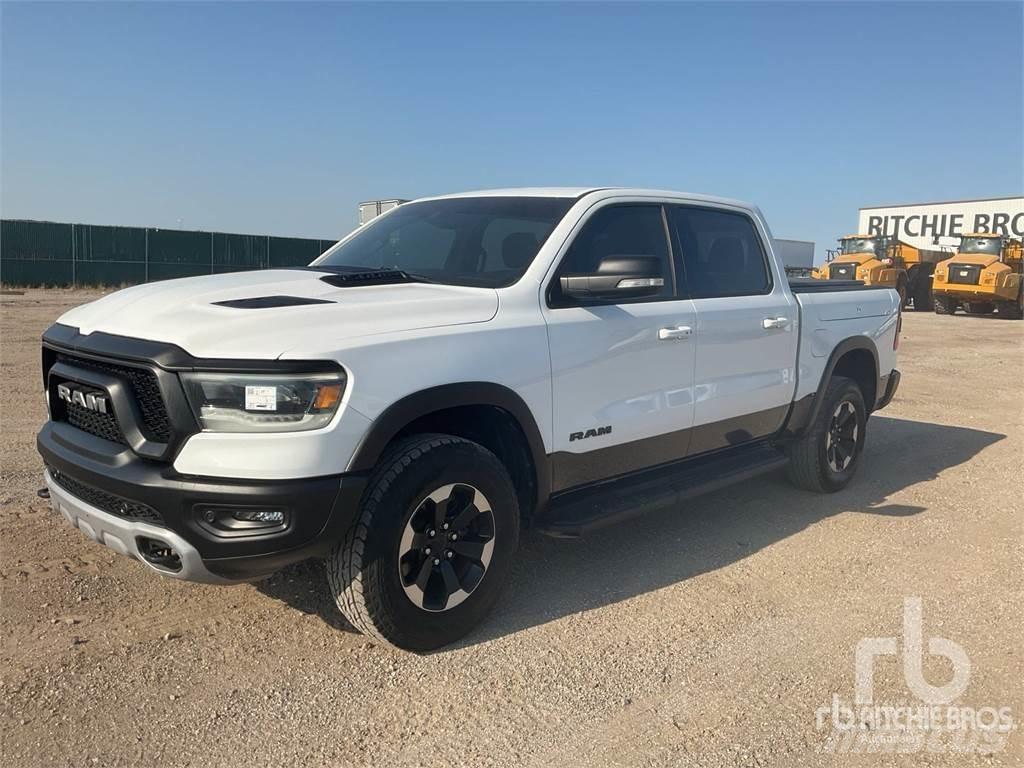 RAM 1500 Kis teherszállító/Platós kocsi