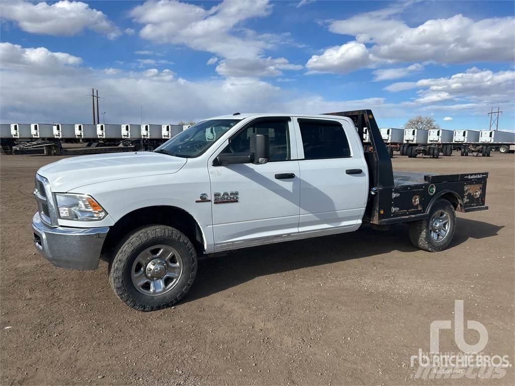 RAM 2500 Platós / Ponyvás teherautók