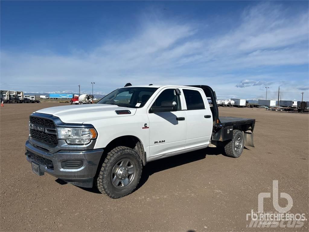 RAM 2500 Platós / Ponyvás teherautók
