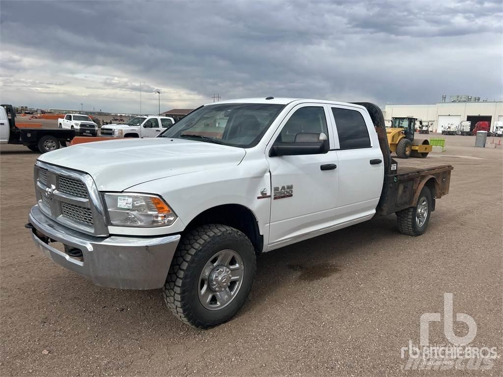 RAM 2500 Platós / Ponyvás teherautók