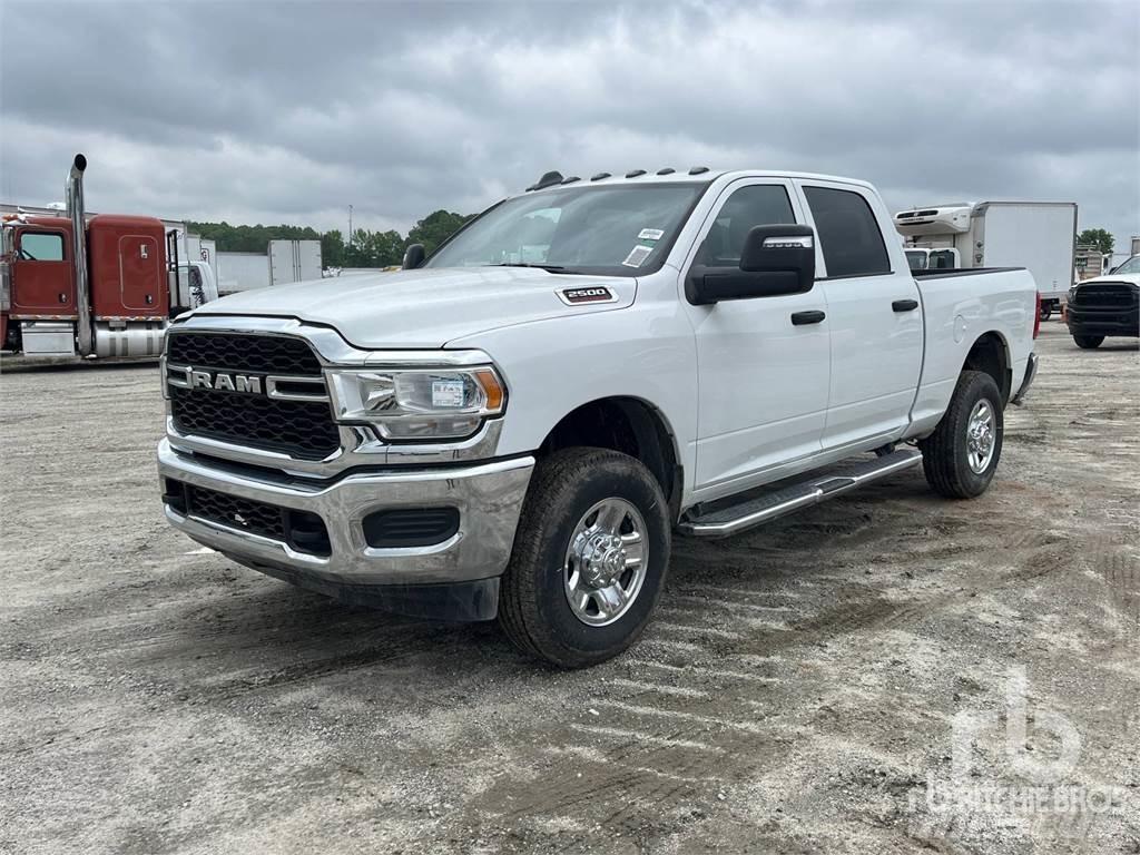 RAM 2500 Kis teherszállító/Platós kocsi