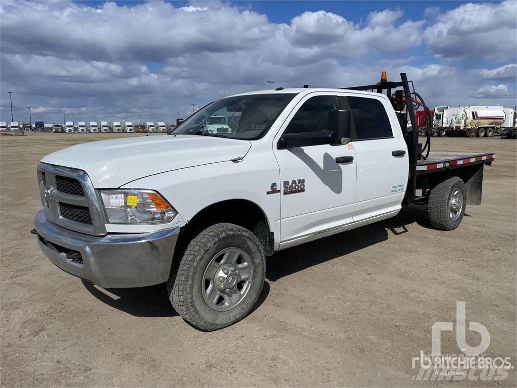 RAM 3500 Platós / Ponyvás teherautók