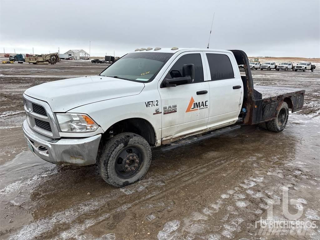 RAM 3500 Platós / Ponyvás teherautók
