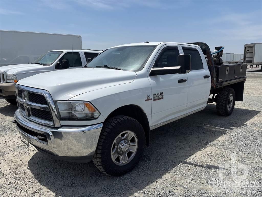 RAM 3500 Platós / Ponyvás teherautók