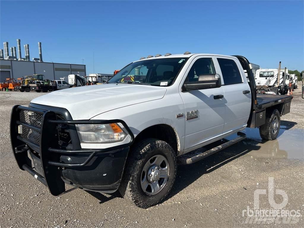 RAM 3500 Platós / Ponyvás teherautók