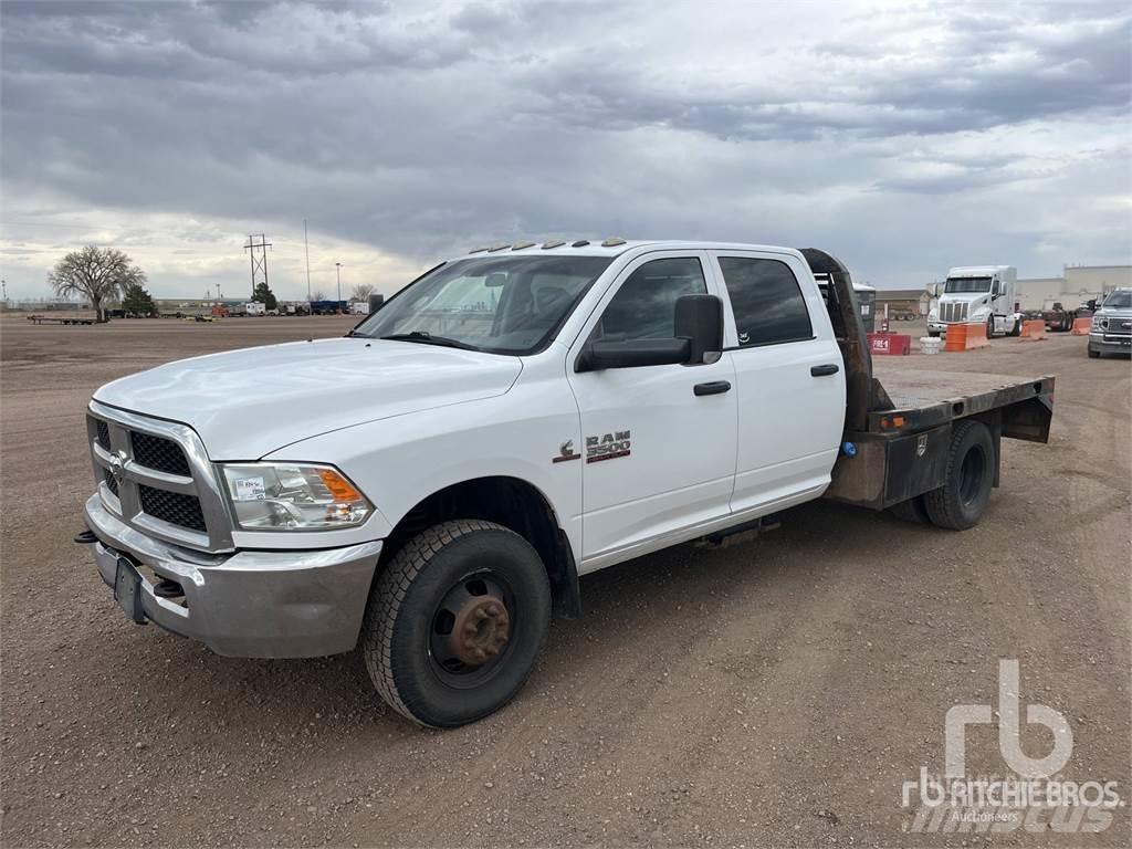 RAM 3500 Platós / Ponyvás teherautók