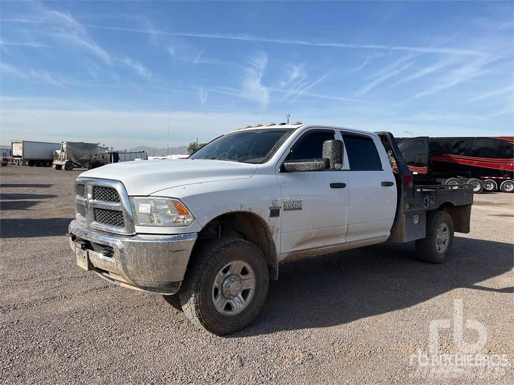RAM 3500 Platós / Ponyvás teherautók