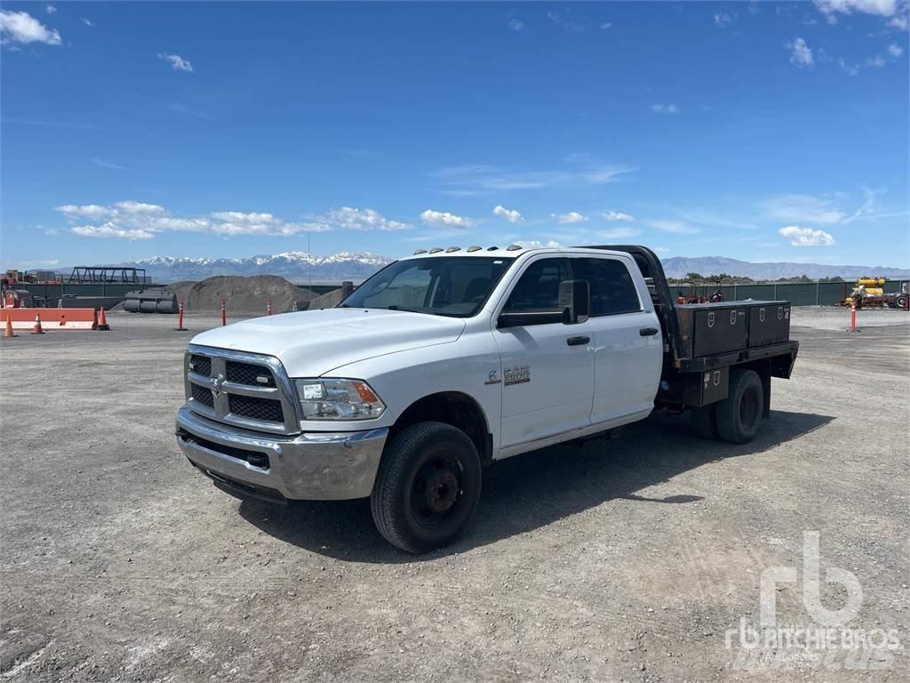 RAM 3500HD Platós / Ponyvás teherautók