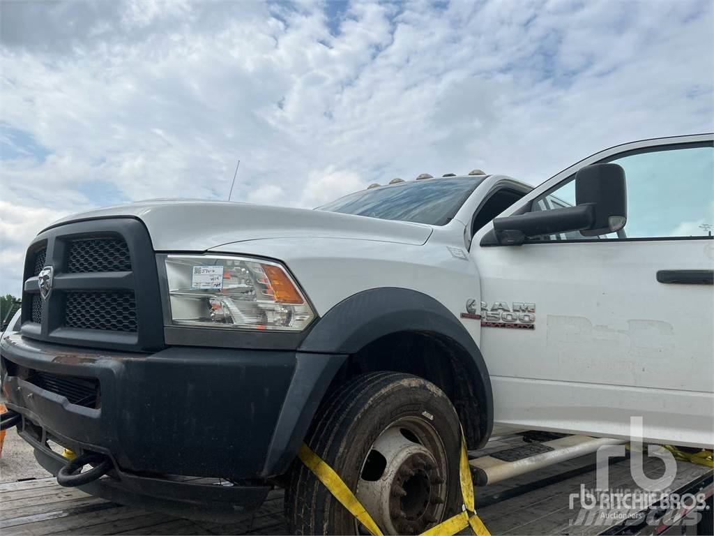 RAM 4500 Platós / Ponyvás teherautók
