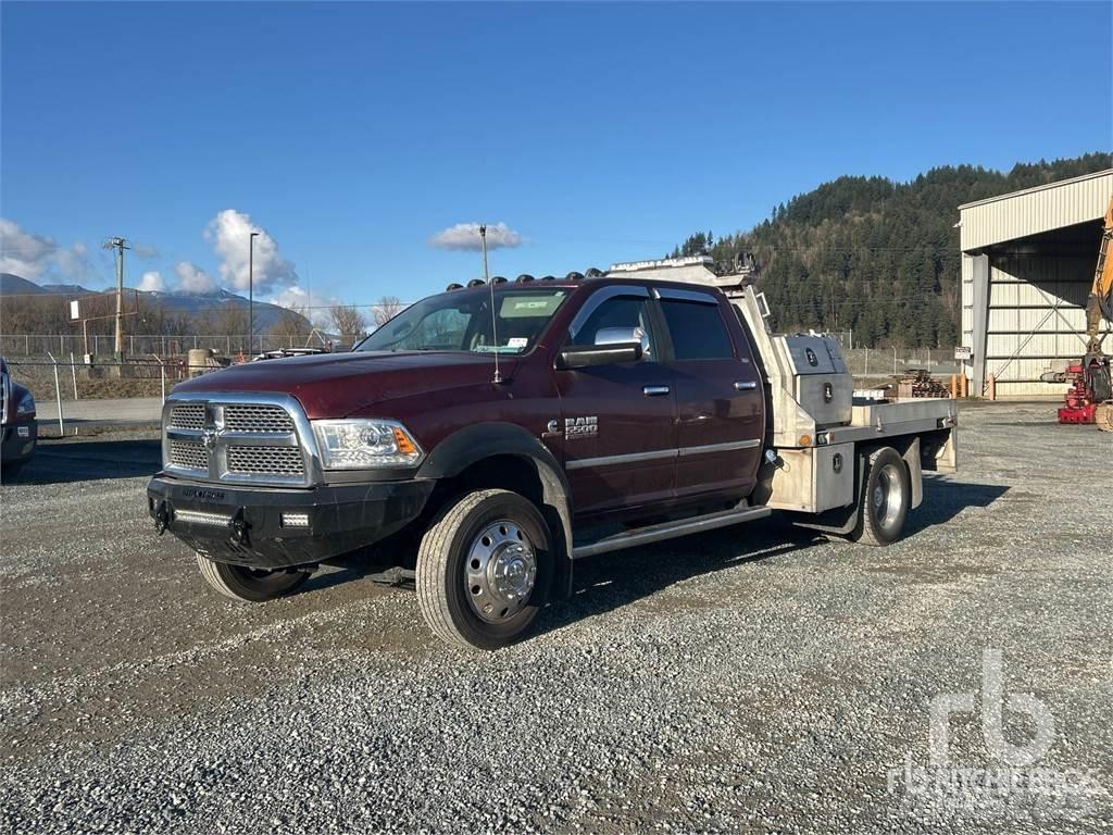 RAM 5500 Platós / Ponyvás teherautók